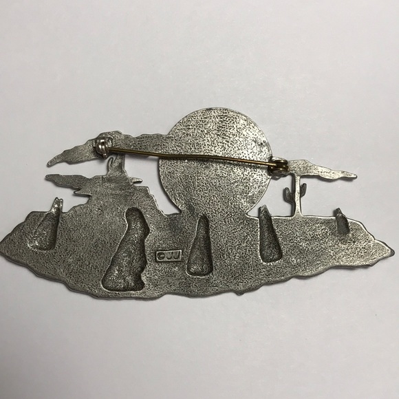 Howling Wolves/Coyotes JJ Brooch - Picture 6 of 7